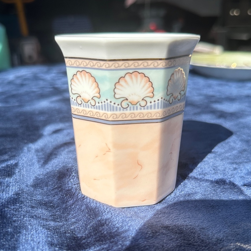 Vintage 1980s Springs Avalon Bathroom Tumbler Coral Rose Seashell Pattern
